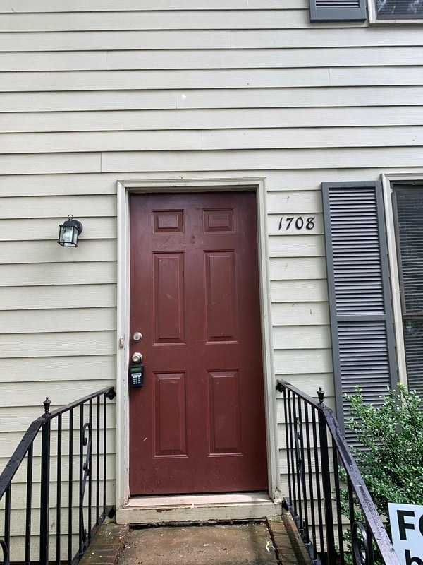 Building Photo - 1708 Village Lake Dr