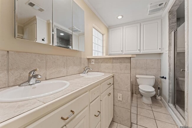Building Photo - 685 Daventry Dr