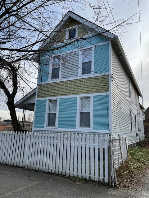 Building Photo - 1374 E 41st St