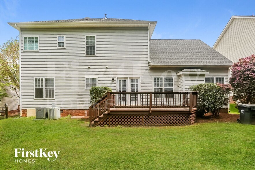 Building Photo - 8601 Glade Ct