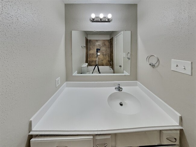 Building Photo - 20211 Cottonglade Ln