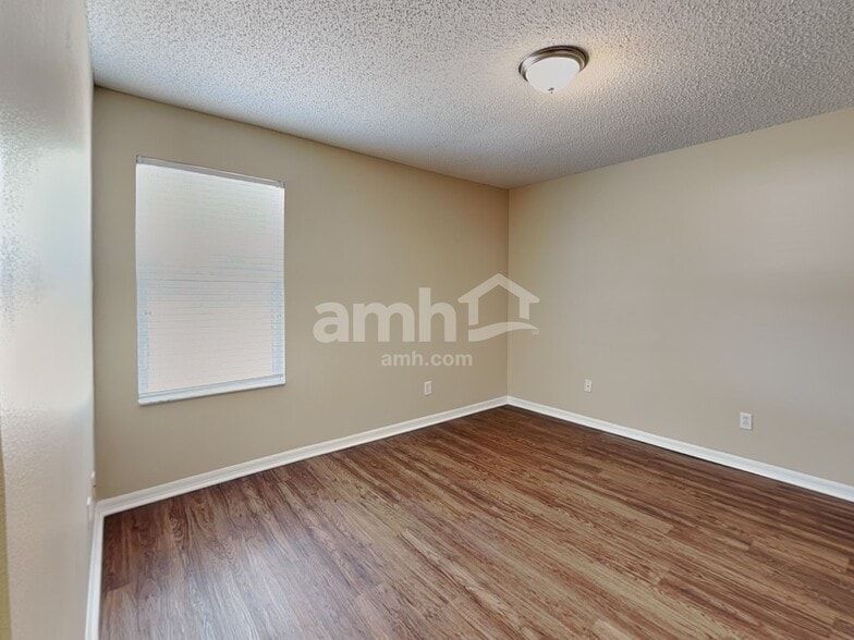 Building Photo - 1888 Vale Dr