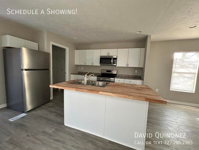 Building Photo - 5715 Heather View Ln