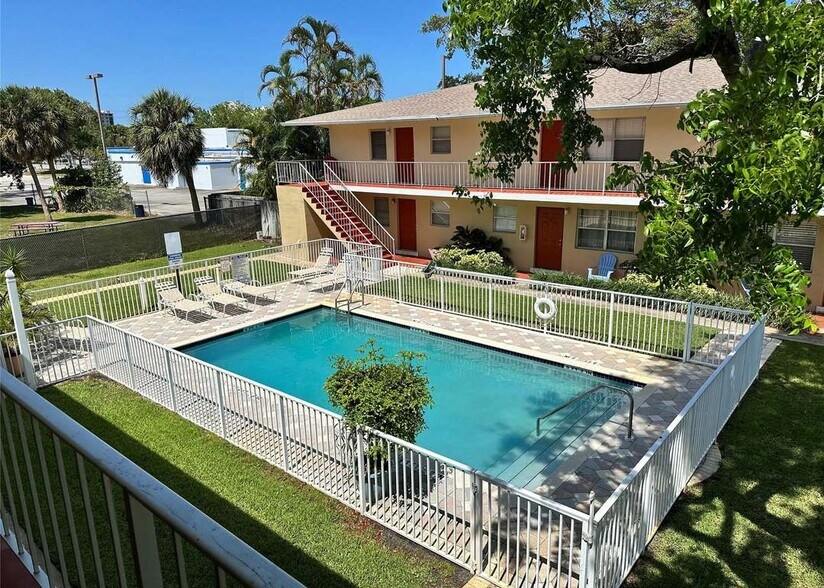 Building Photo - 309 NE 16th St