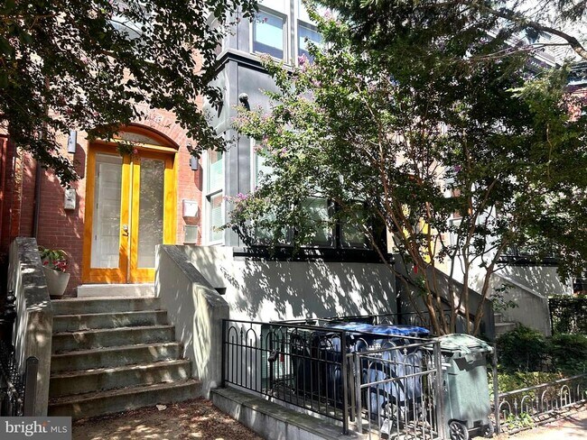 Primary Photo - 941 M St NW