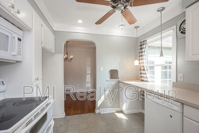 Building Photo - 1547 Sherbrook Rd