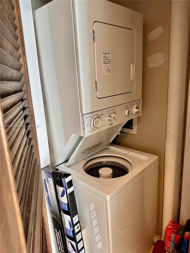 Building Photo - 6423 Collins Ave