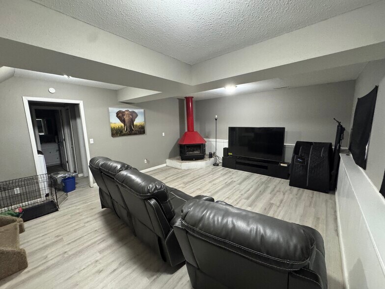 Building Photo - 3122 Moonbeam Cir S