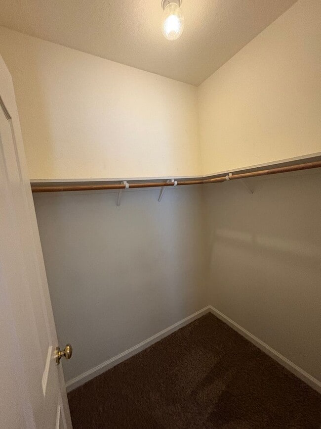 Building Photo - Spacious NW Visalia home Near Shopping Center Available Now!