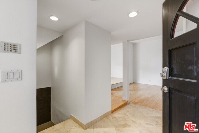 Building Photo - 832 15th St