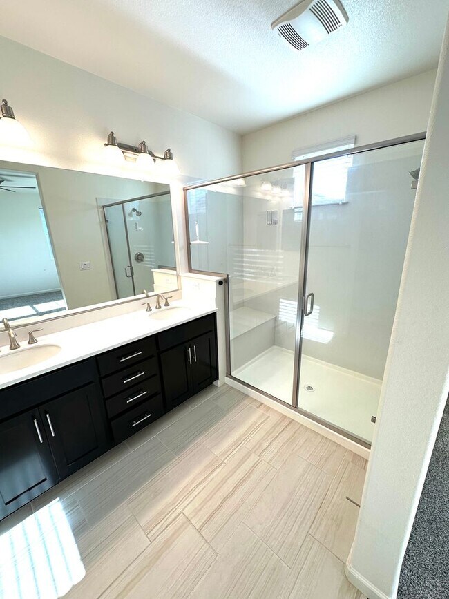 Building Photo - Natomas 3 Bedroom Home with a loft for rent!