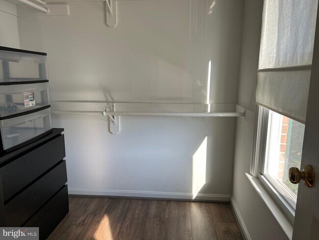 Building Photo - 46706 Bullfinch Square