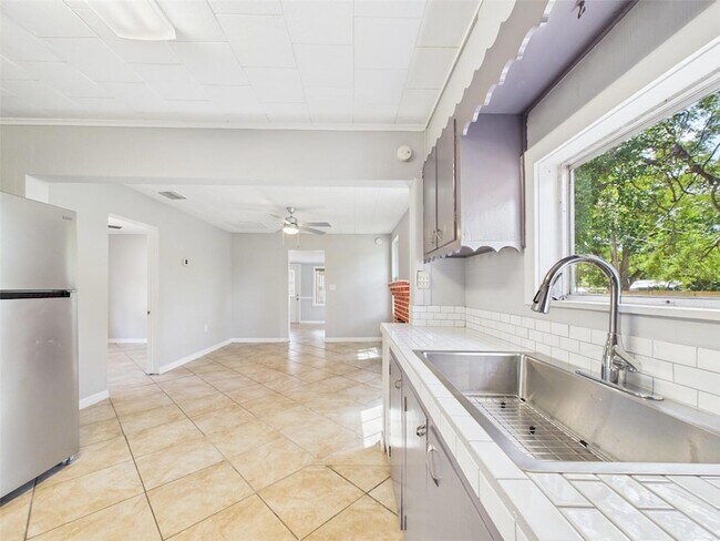 Building Photo - 348 Gordon Ave