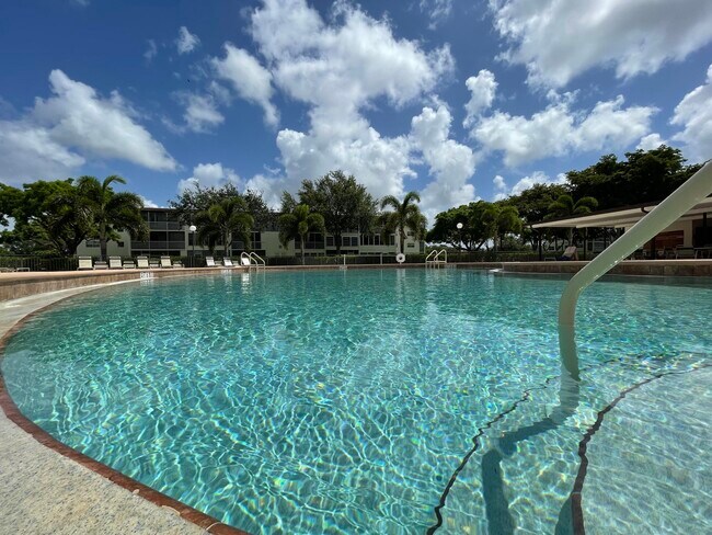 Building Photo - 27 Mansfield A