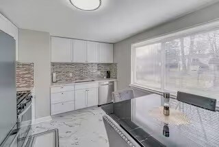 Building Photo - 2148 Champagne Dr