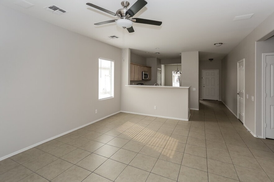 Building Photo - 11722 W Lincoln St