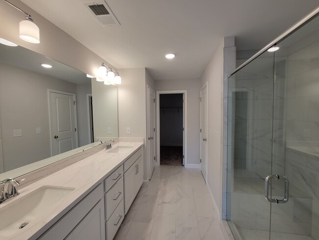Building Photo - Beautiful Townhome for Lease in Kennesaw