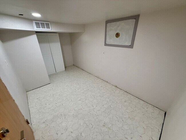 Building Photo - 24AS Studio