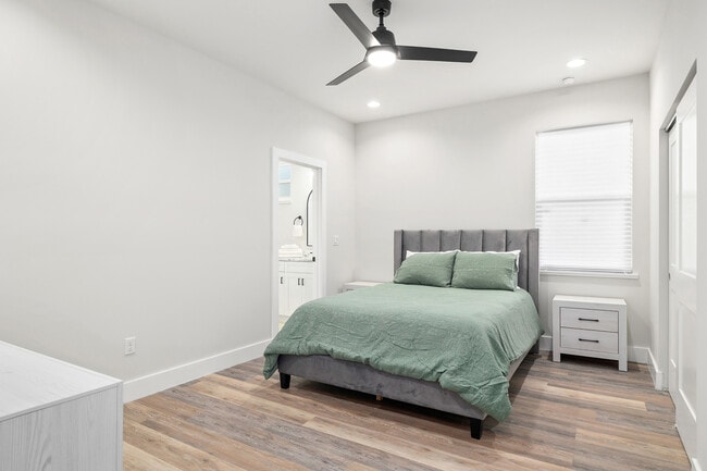 Building Photo - 1906 W Cherry St