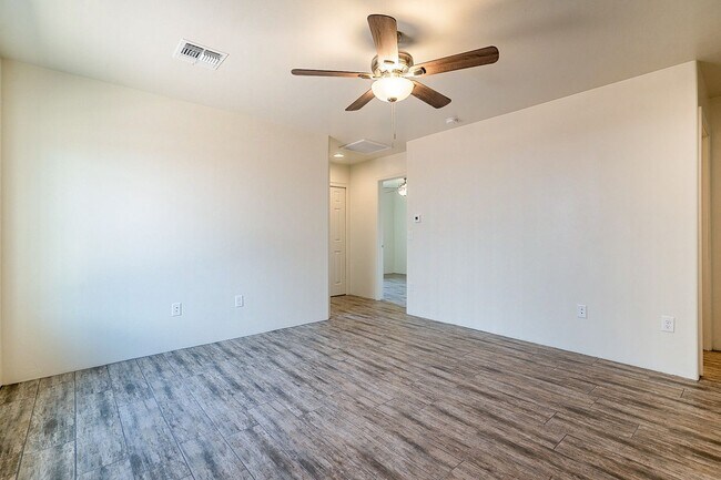Building Photo - 615 S Santa Rita Ave