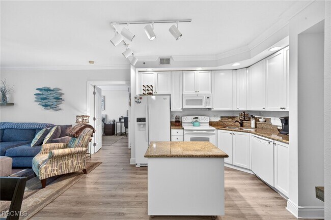 Building Photo - 2825 Palm Beach Blvd