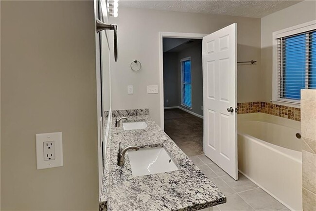 Building Photo - 215 Hersfeld Ct