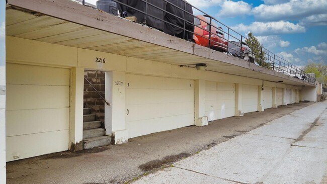 Building Photo - 2216 Pleasant Ave
