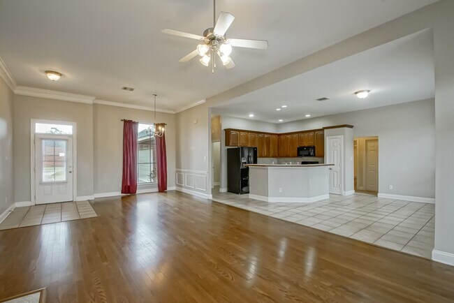 Building Photo - 12600 Woodland Hill Rd