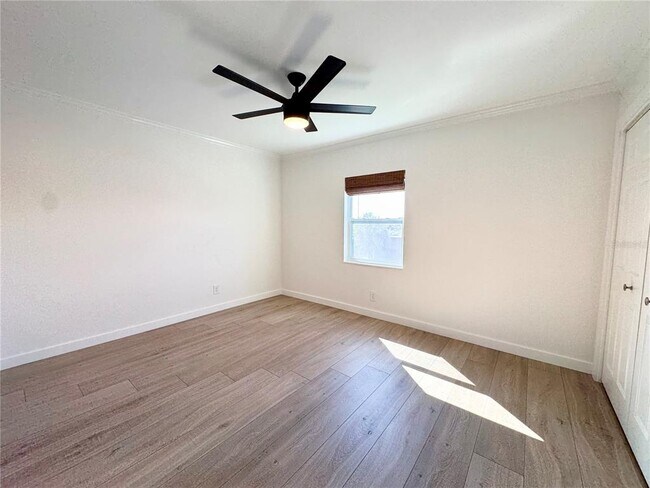 Building Photo - 9205 Tudor Dr