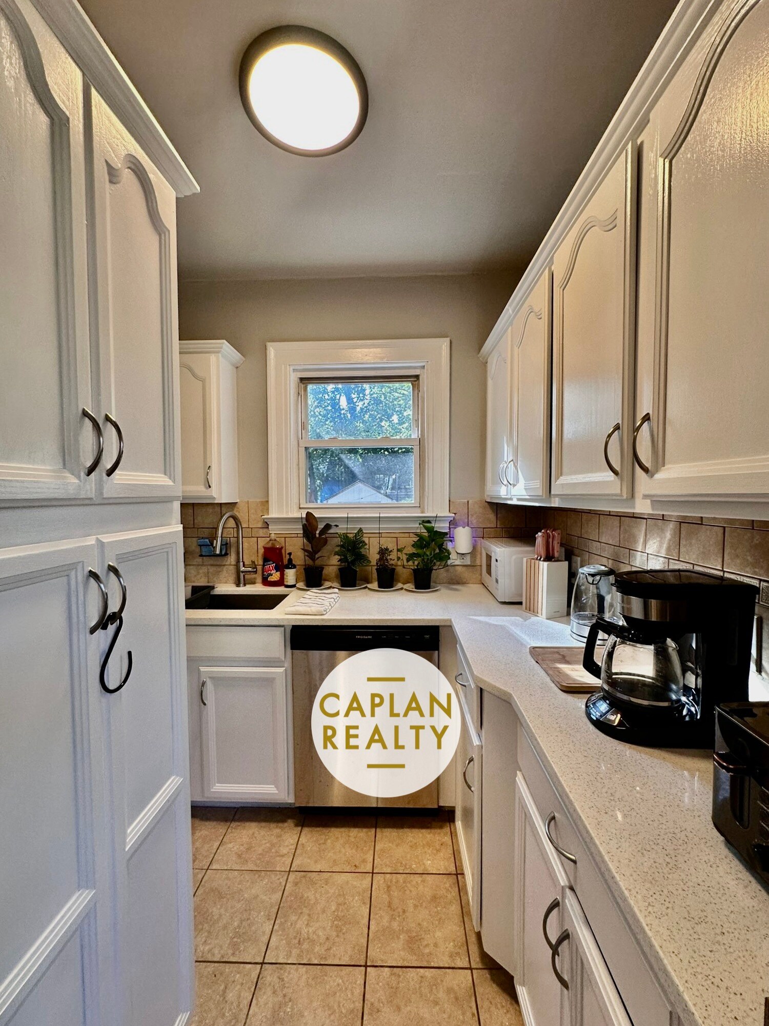 Building Photo - 86 Roydon Rd