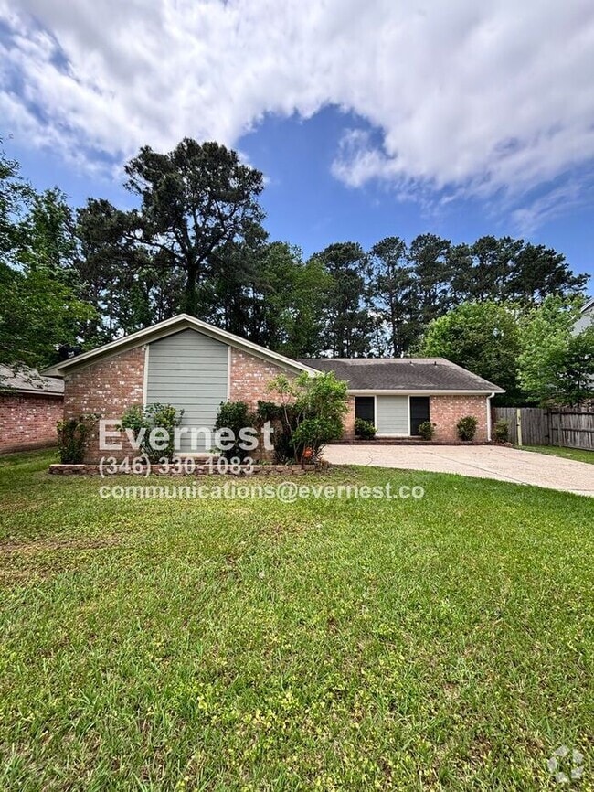 Building Photo - 3-Bedroom, 2-Bath Home in Prime Location /...