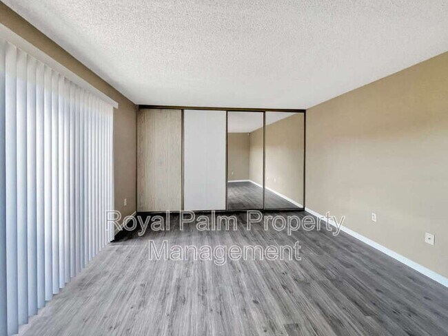 Building Photo - 5241 Cedarbend Dr