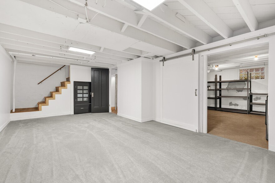 Building Photo - 127 Trowbridge St NE