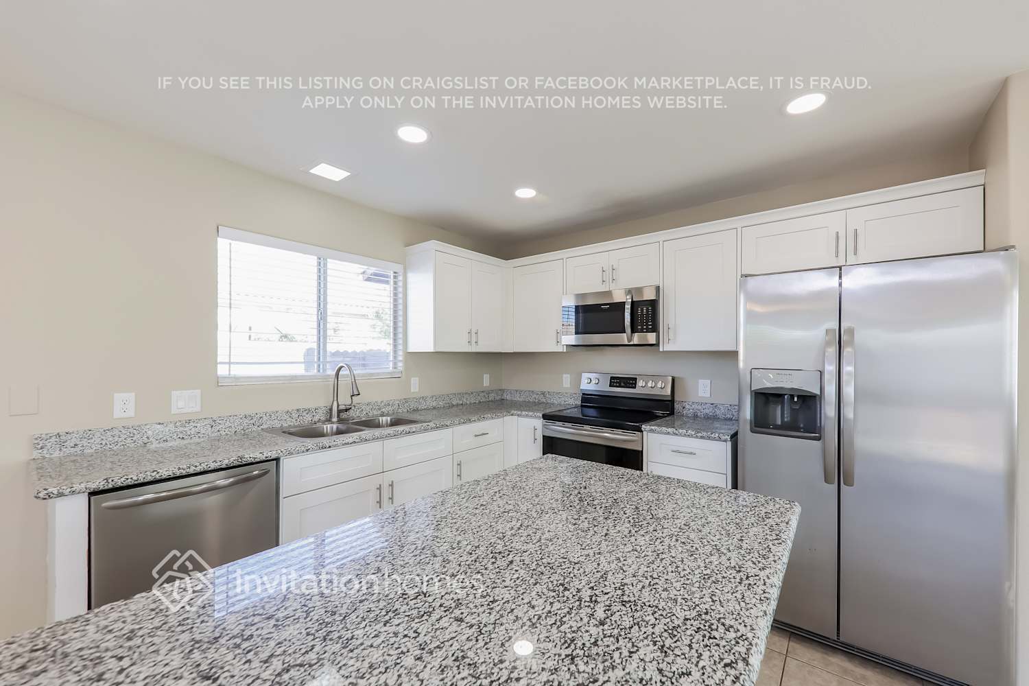 Building Photo - 3215 W Salter Dr