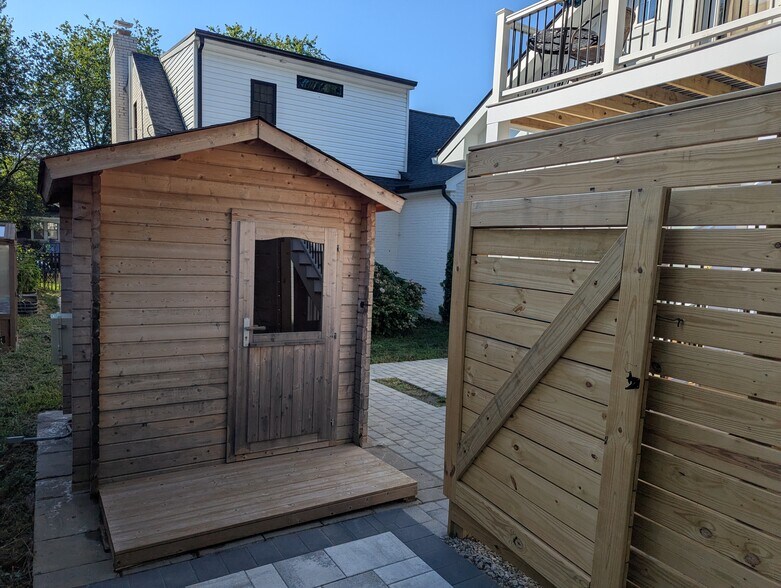 Building Photo - 3302 Delaware Ave