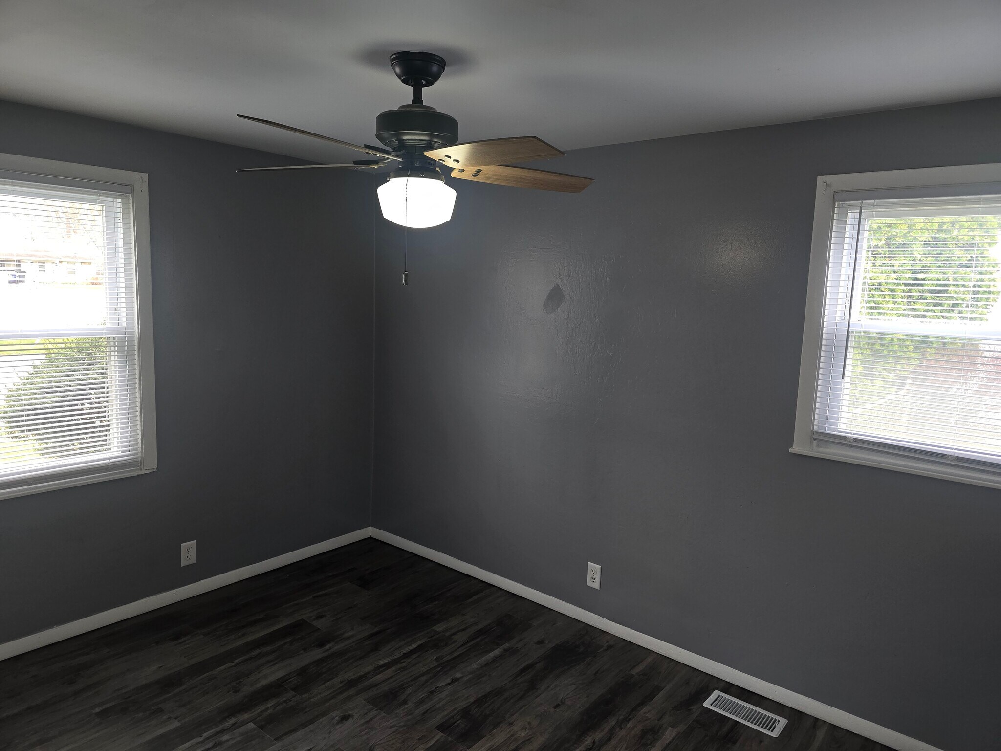 Building Photo - 1300 S Colony Dr