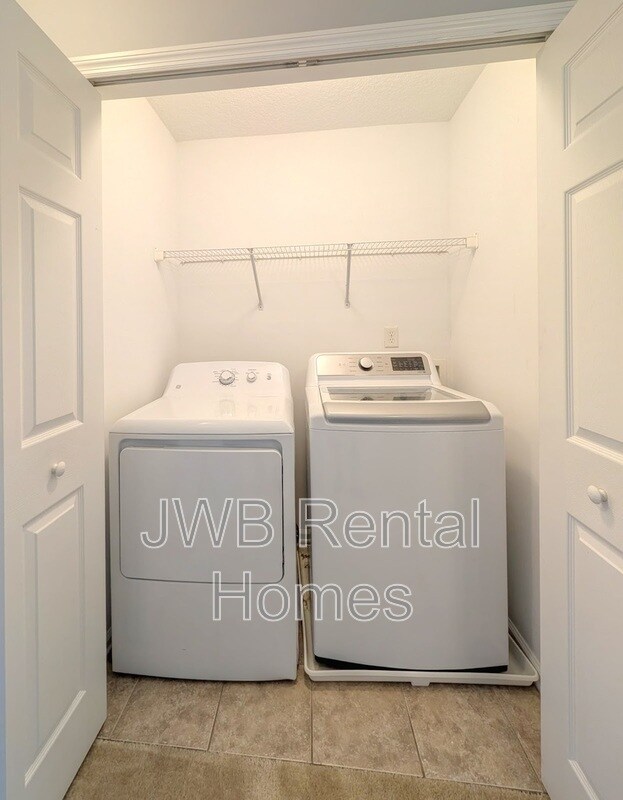 Building Photo - 129 Castlegate Ln