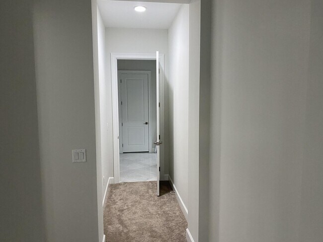 Building Photo - 4685 Estates Cir