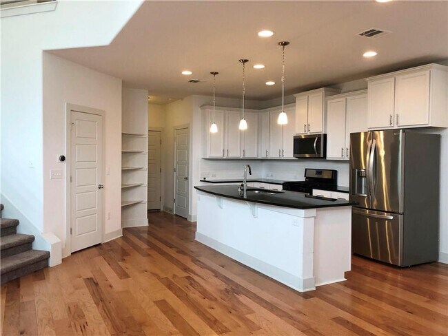 Building Photo - 2210 Capulet St