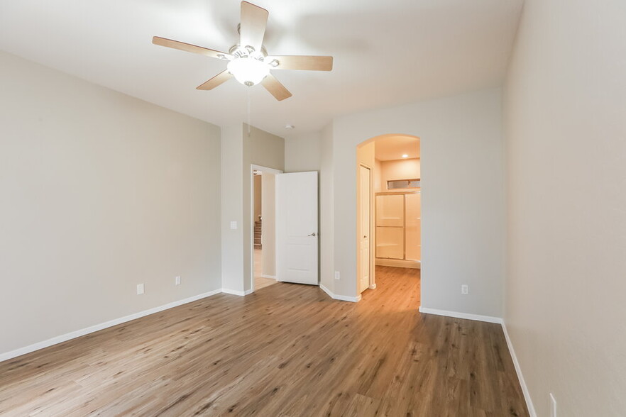 Building Photo - 113 E Windsong Dr