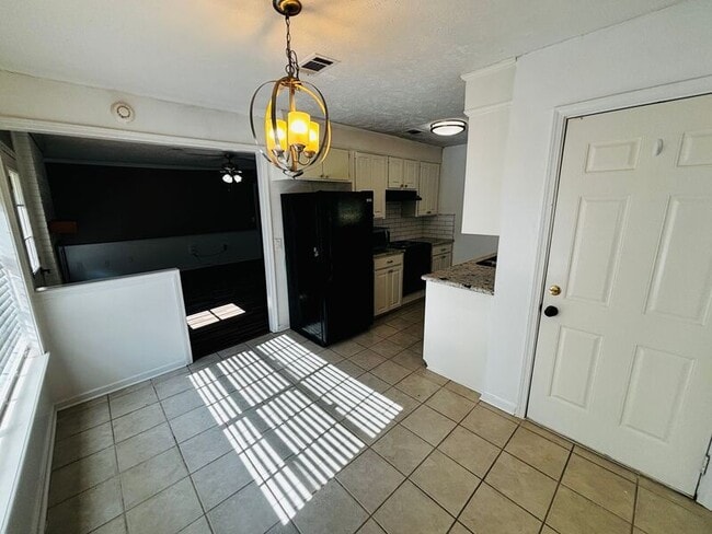 Building Photo - 709 Greenfield Dr