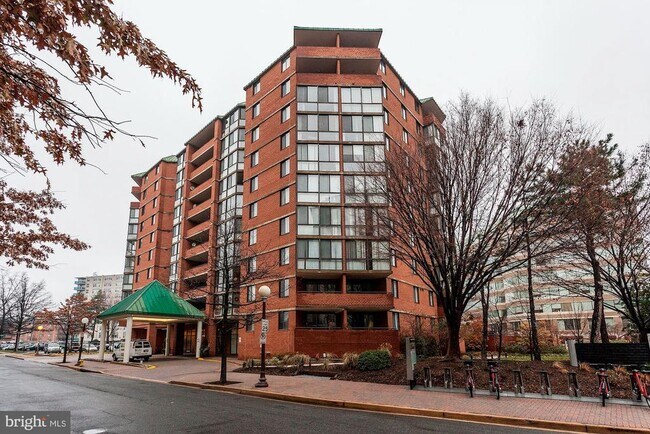 Building Photo - 1001 N Randolph St