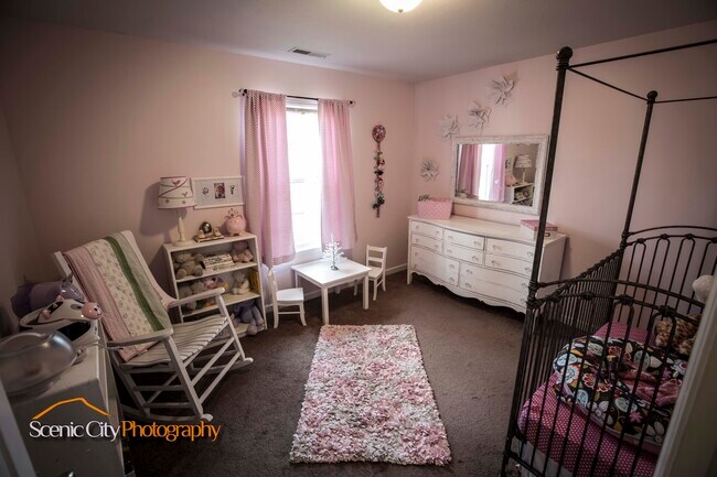 Building Photo - 1914 Dupont St