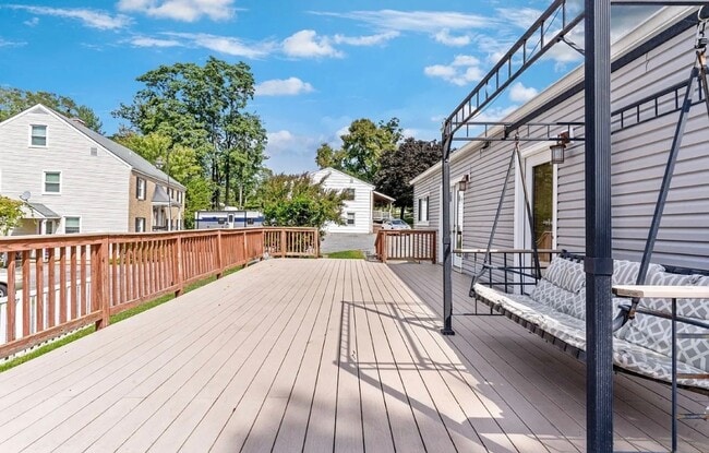 Building Photo - Charming 5 Bedroom/3 Bathroom Home with Large Finished Basement in Catonsville, MD!