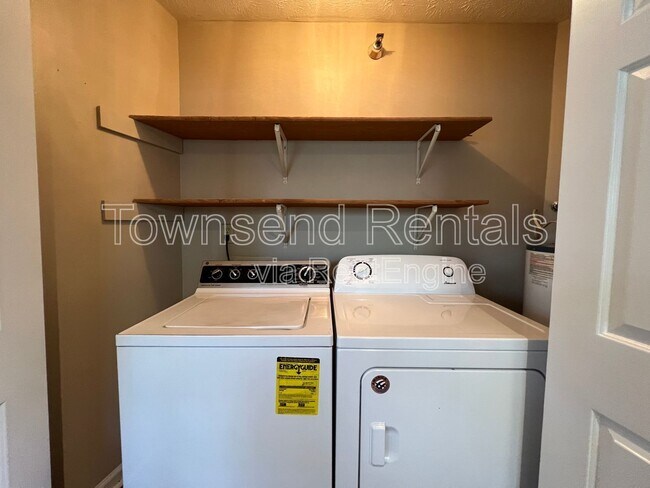 Building Photo - 950 Stewarts Creek Dr