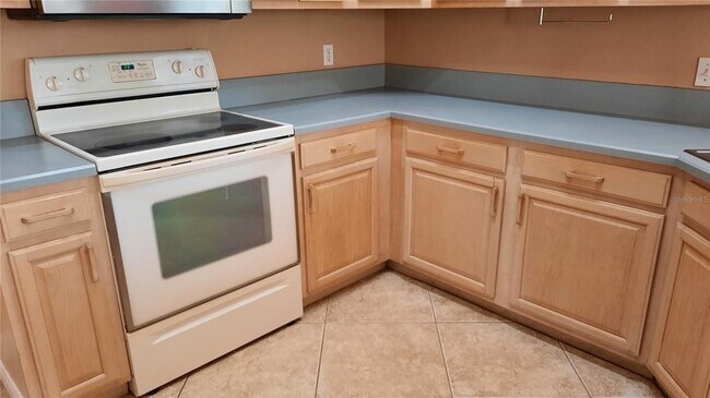 Building Photo - 58 Burning Bush Dr