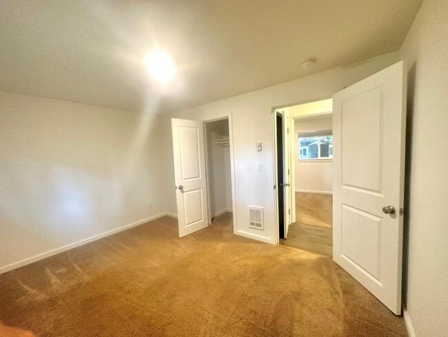 Building Photo - 1616 N 175th St