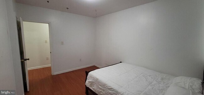 Building Photo - 418 N 41st St