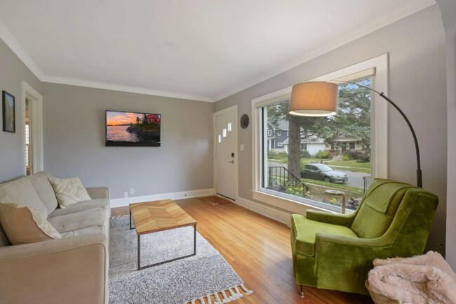 Building Photo - 4250 20th Ave S