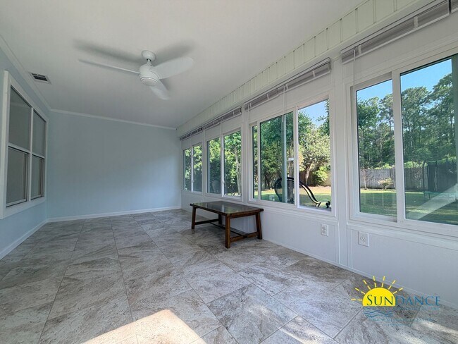 Building Photo - Stunning 3 Bedroom Home in Gulf Breeze with stand out accents!